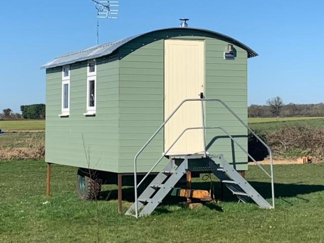 Maple Hut Four Acre Farm Hotel Aylsham Exterior foto