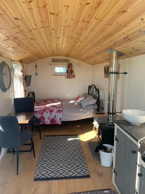 Maple Hut Four Acre Farm Hotel Aylsham Exterior foto