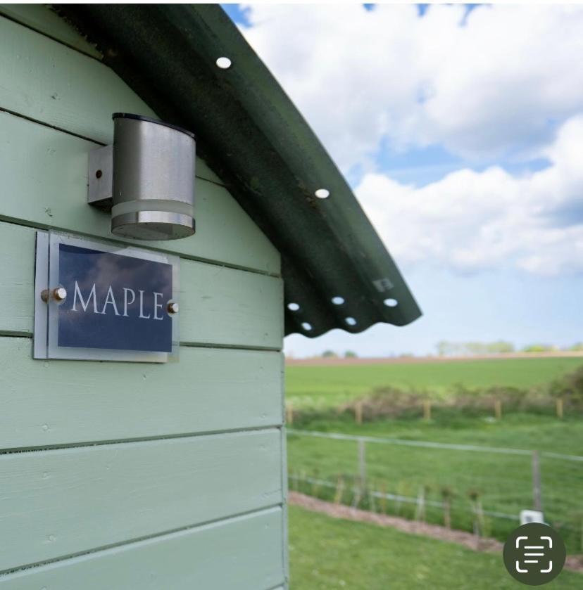 Maple Hut Four Acre Farm Hotel Aylsham Exterior foto